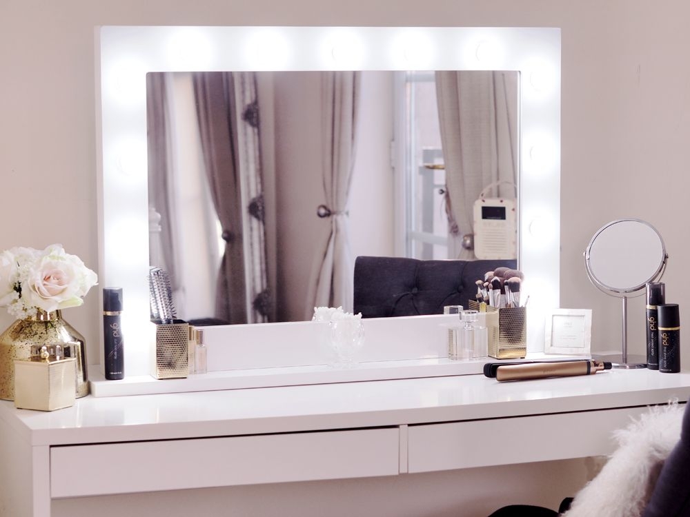 Dressing Table Mirror With Lights You, Vanity Table With Mirror And Lights Ikea