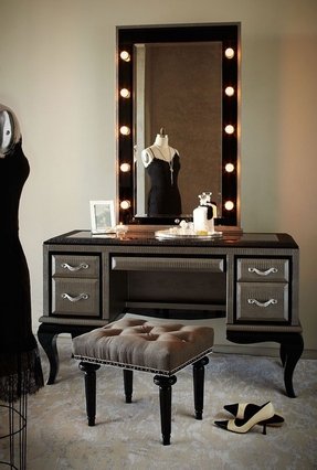 Makeup Vanity Table With Lights, Contemporary Style Makeup Vanity Table