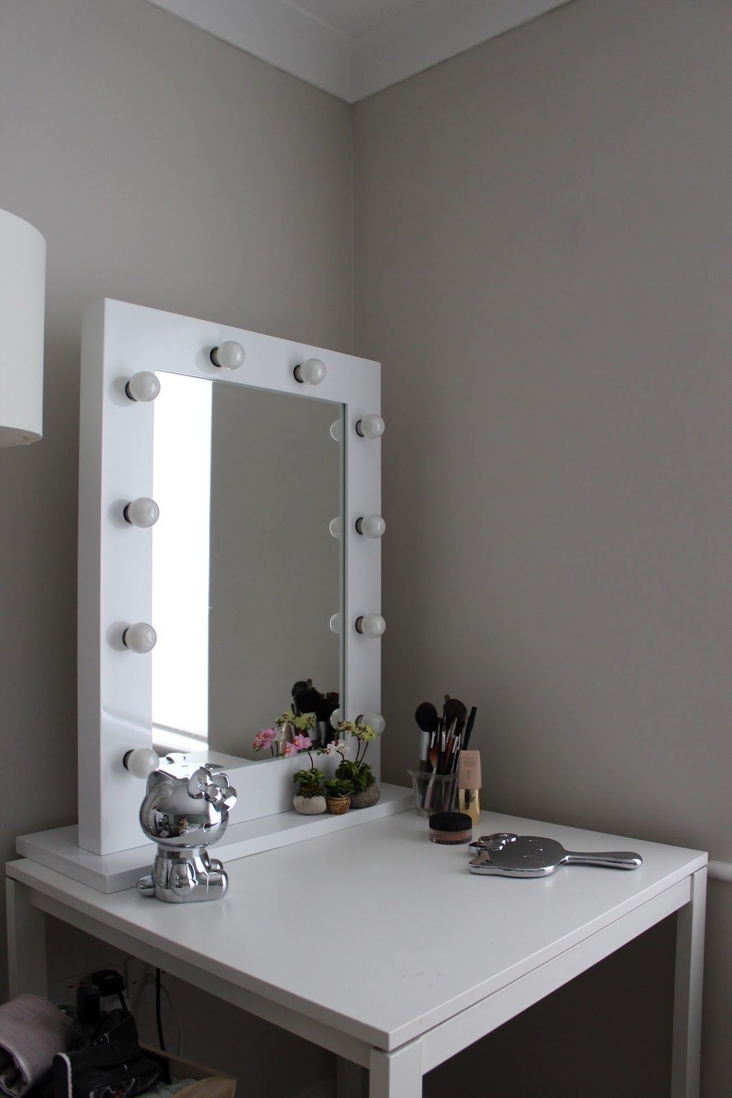 makeup vanity with mirror and lights