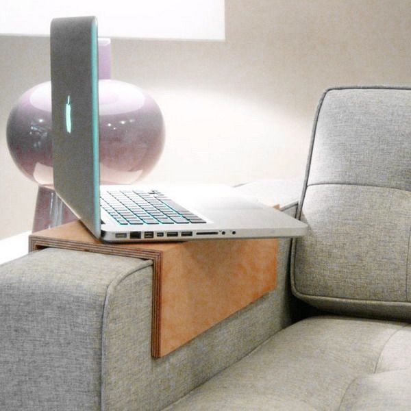 Столики на подлокотник дивана или кресла: как сделать ...