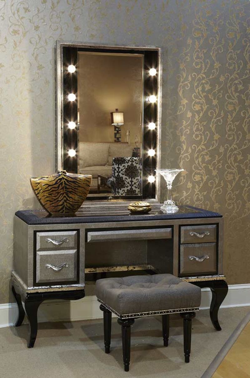 Lighted Vanity Desk Punkie