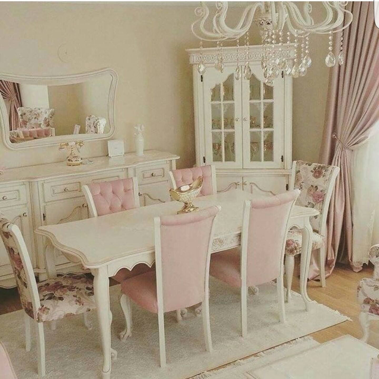 Shabby Chic Dining Chairs Visualhunt, Shabby Chic Dining Room Pics