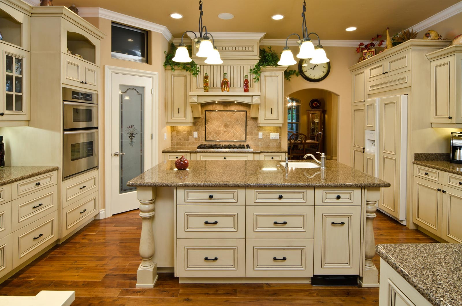 Antique White Kitchen Cabinets Visualhunt