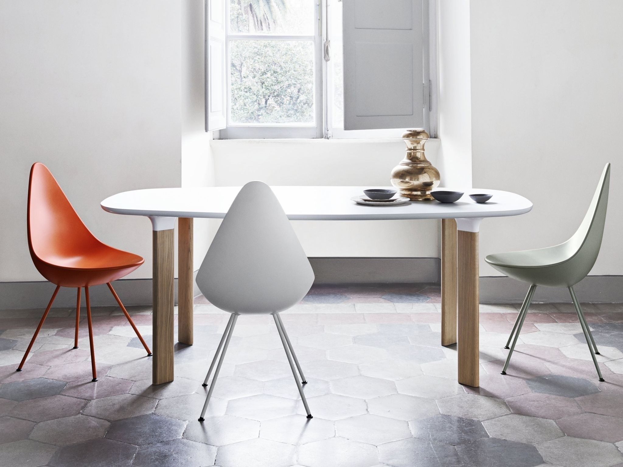 Chaise design : Drop, par Arne Jacobsen. - Picslovin