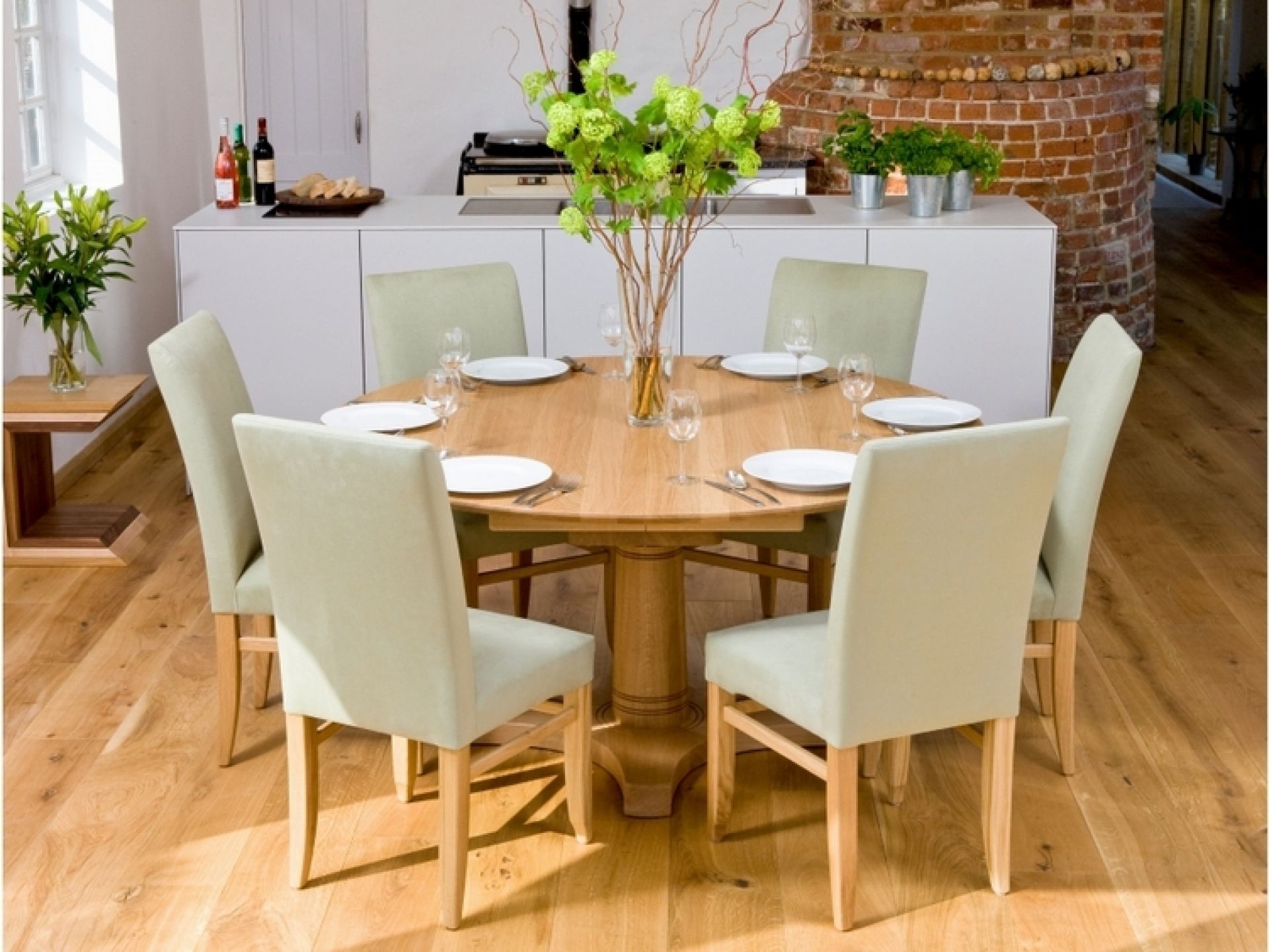 round 6 person dining set