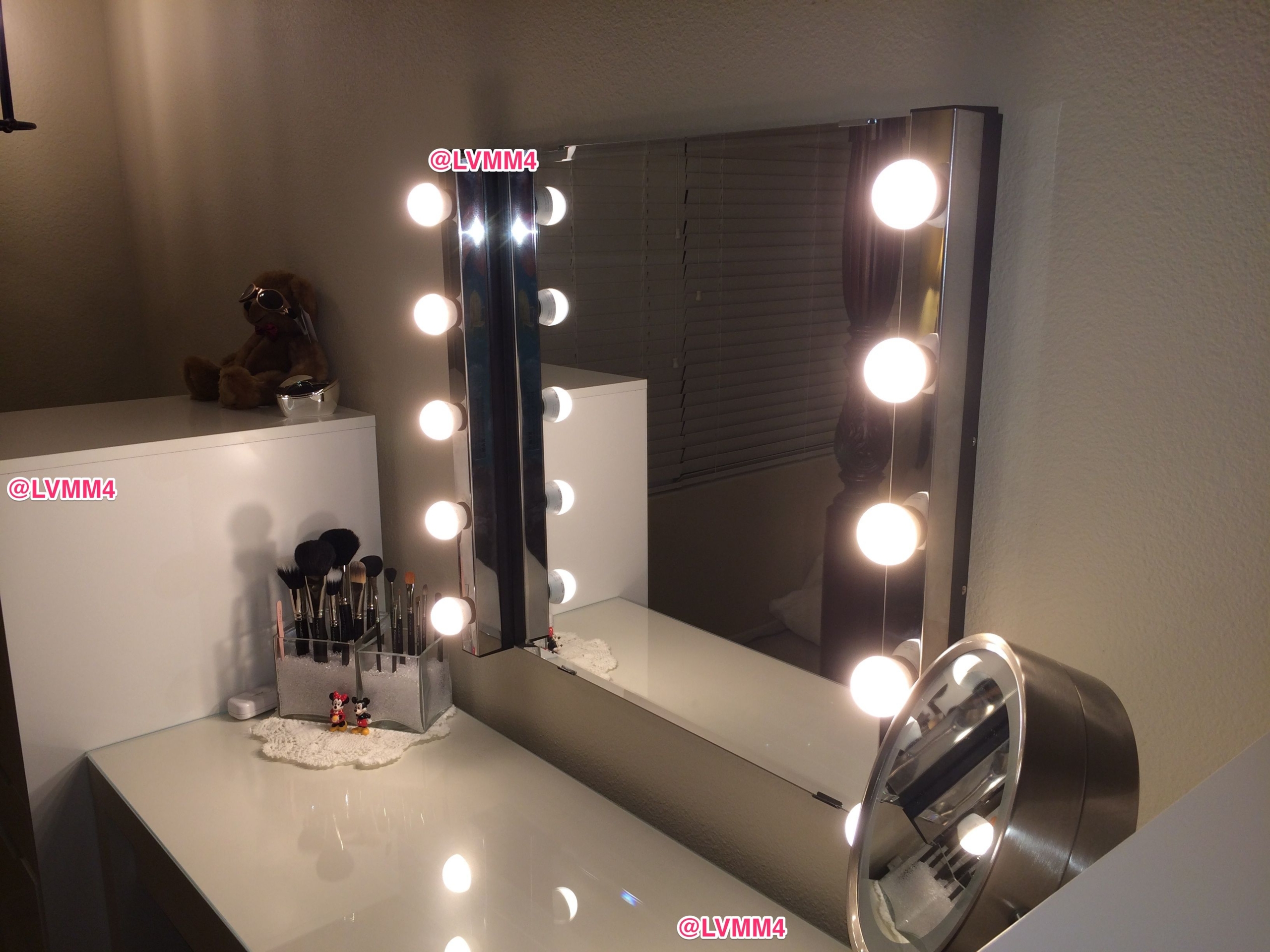 Dressing Table Mirror With Lights You, Bedroom Vanity With Lights Ikea