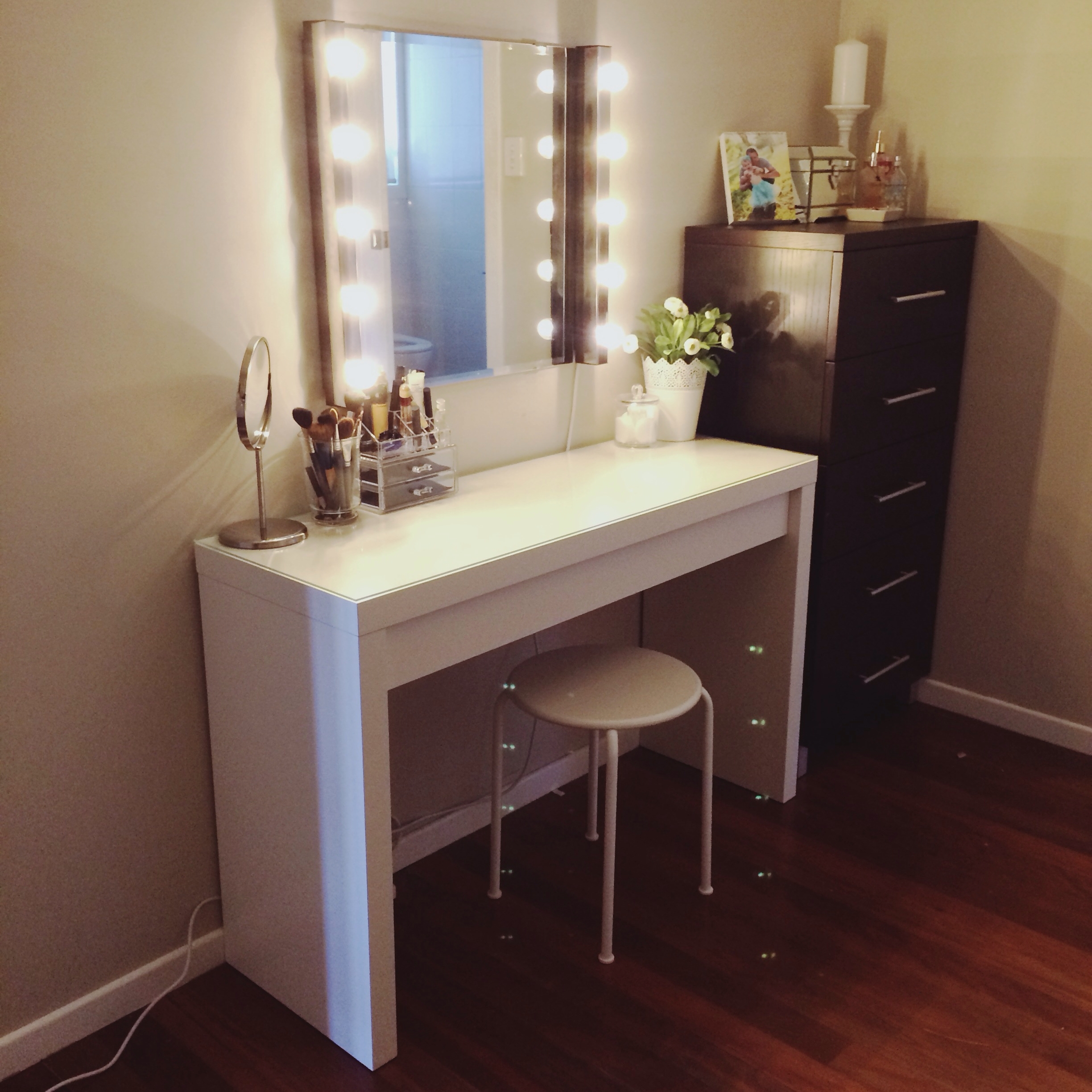 VIVOHOME Makeup Vanity Table Desk Set W/ 10 LED Bulbs Dressing Mirror Stool 