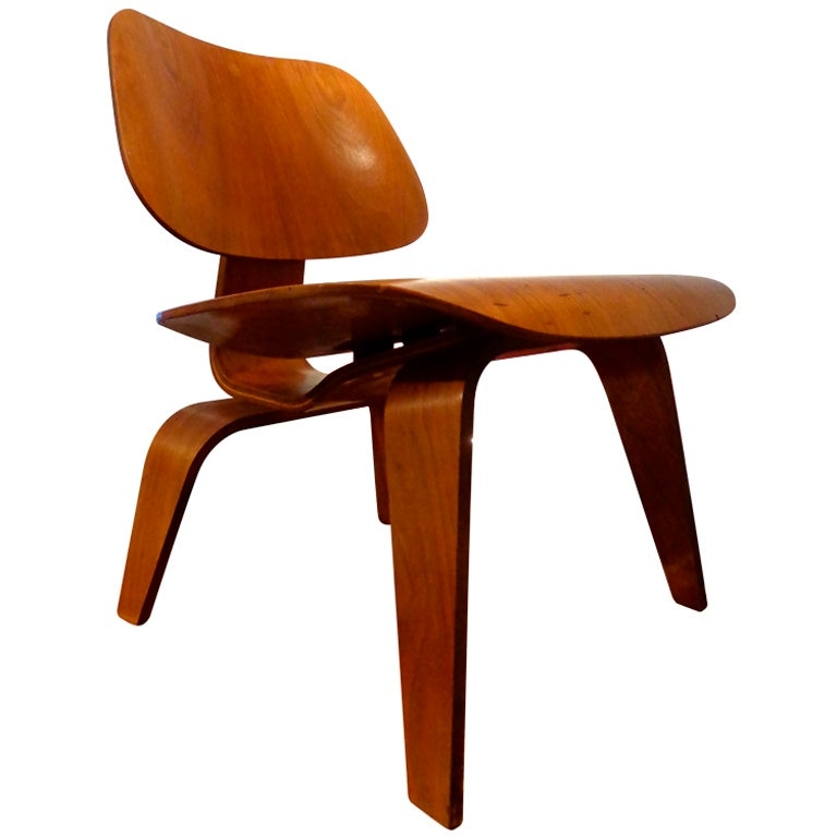 Eames Lounge Chair Wood (LCW). Herman Miller, 1952. at 1stdibs