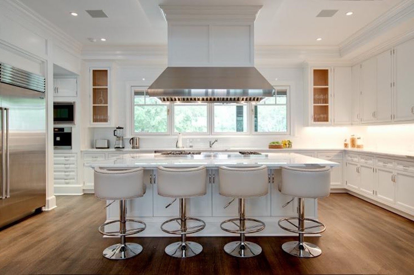 Kitchen island swivel stools with outlet backs