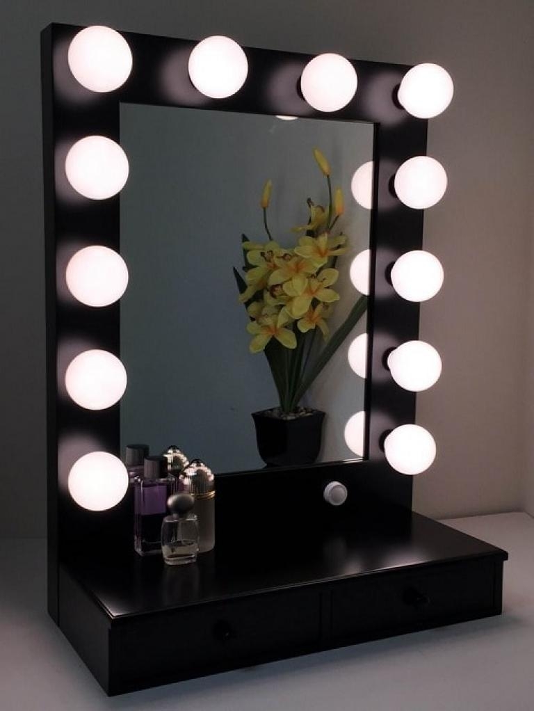 makeup mirror with light bulbs