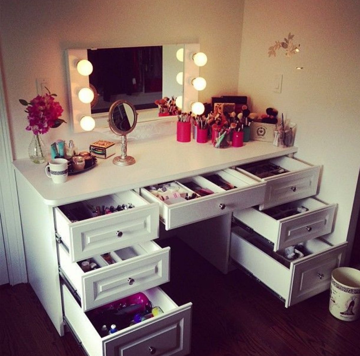 Makeup Vanity Table With Lights You Ll, Makeup Lighting For Vanity Table