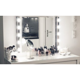 MY NEW MAKE-UP VANITY - Lily Like