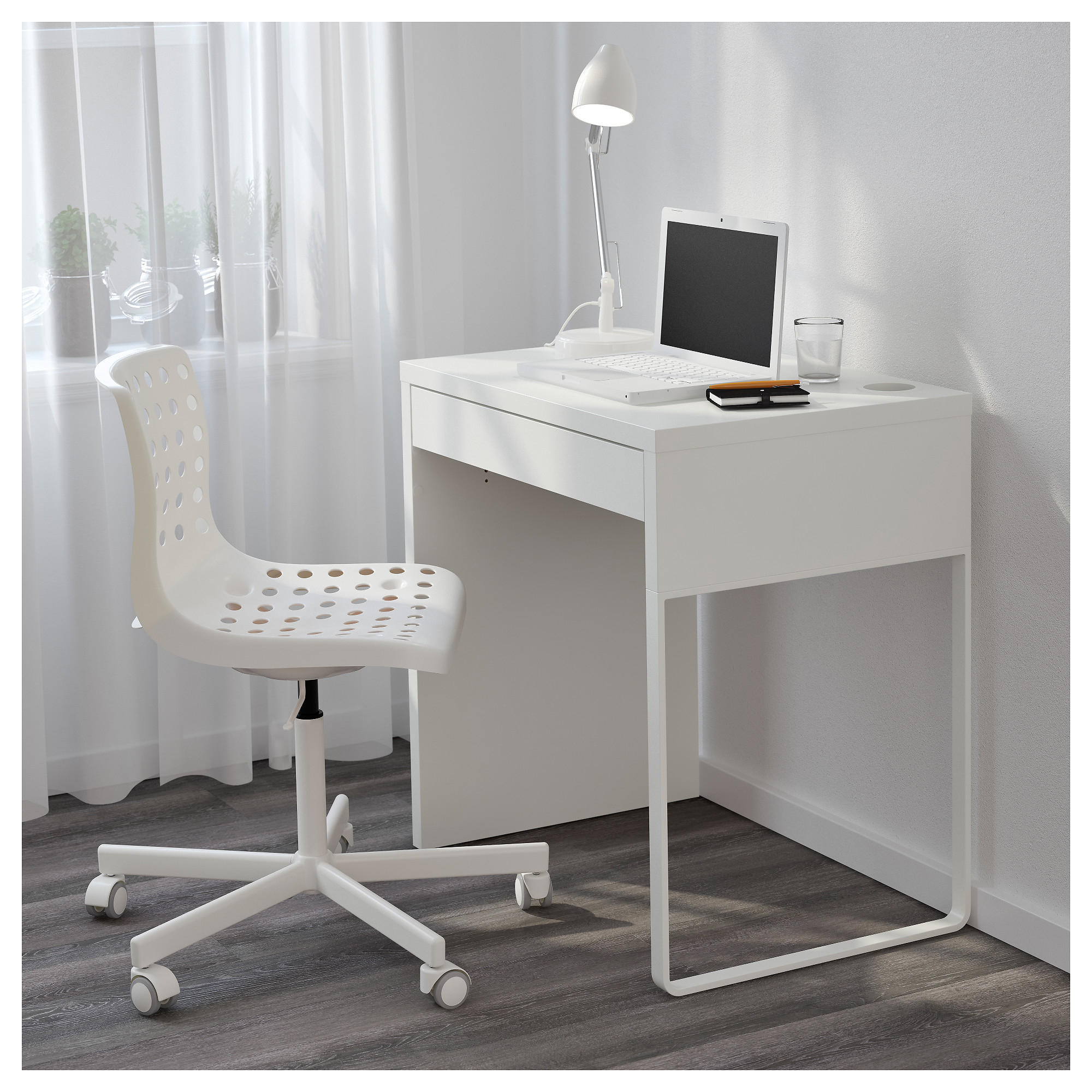 50 Best Small Desks For Spaces, White Writing Desk For Small Spaces