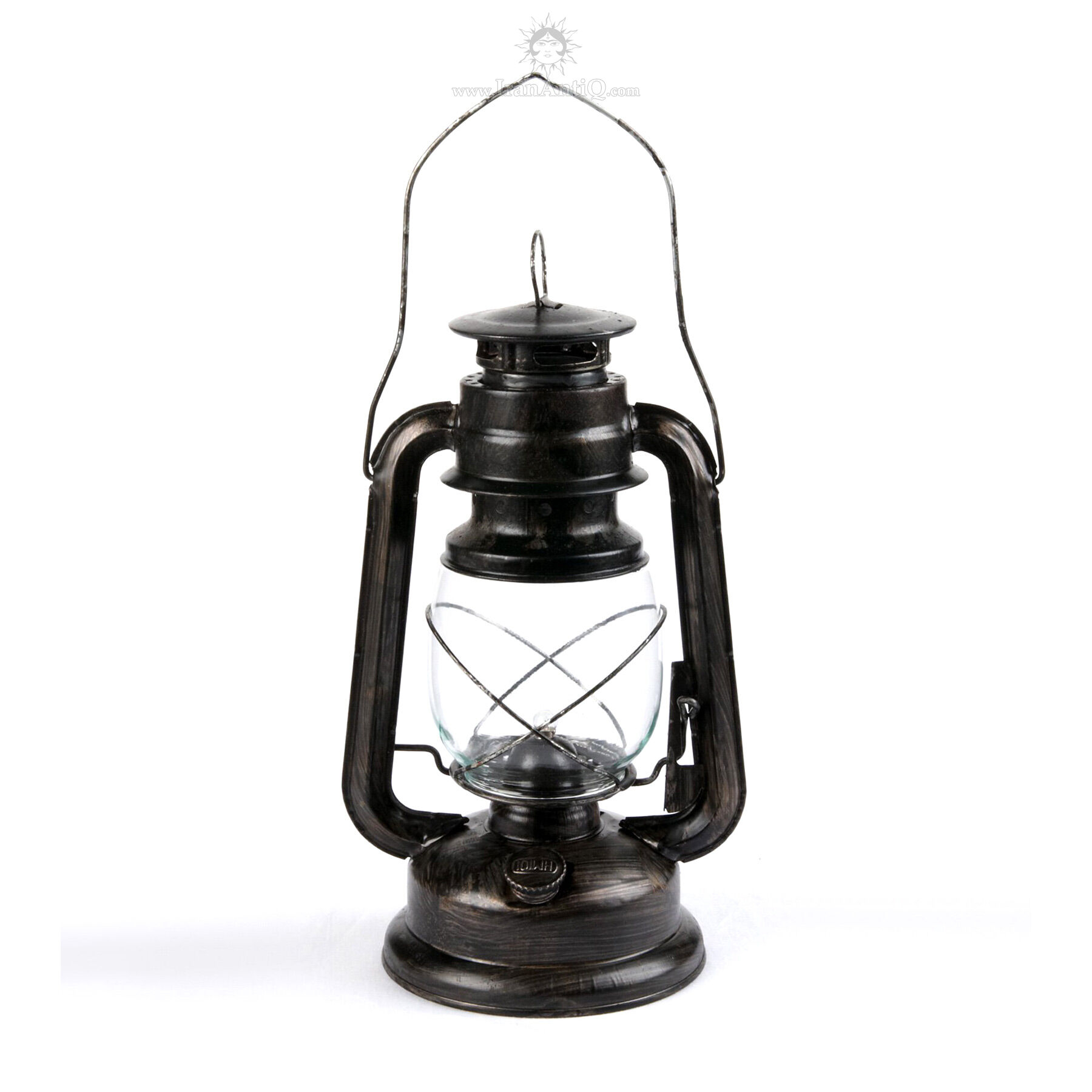 https://visualhunt.com/photos/10/old-lantern-battery-operated.jpg