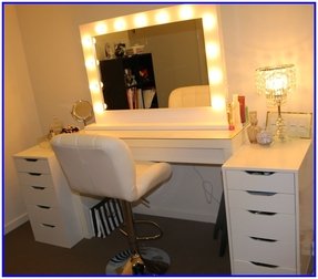 Makeup Vanity Table With Lighted Mirror, Mirror Vanity Set With Lights