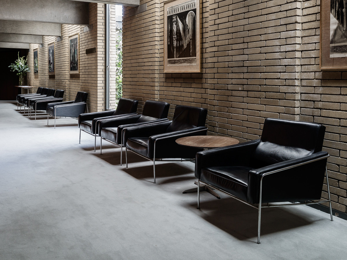 Series 3300 Armchair|Series 3300 Sofa|Arne Jacobsen