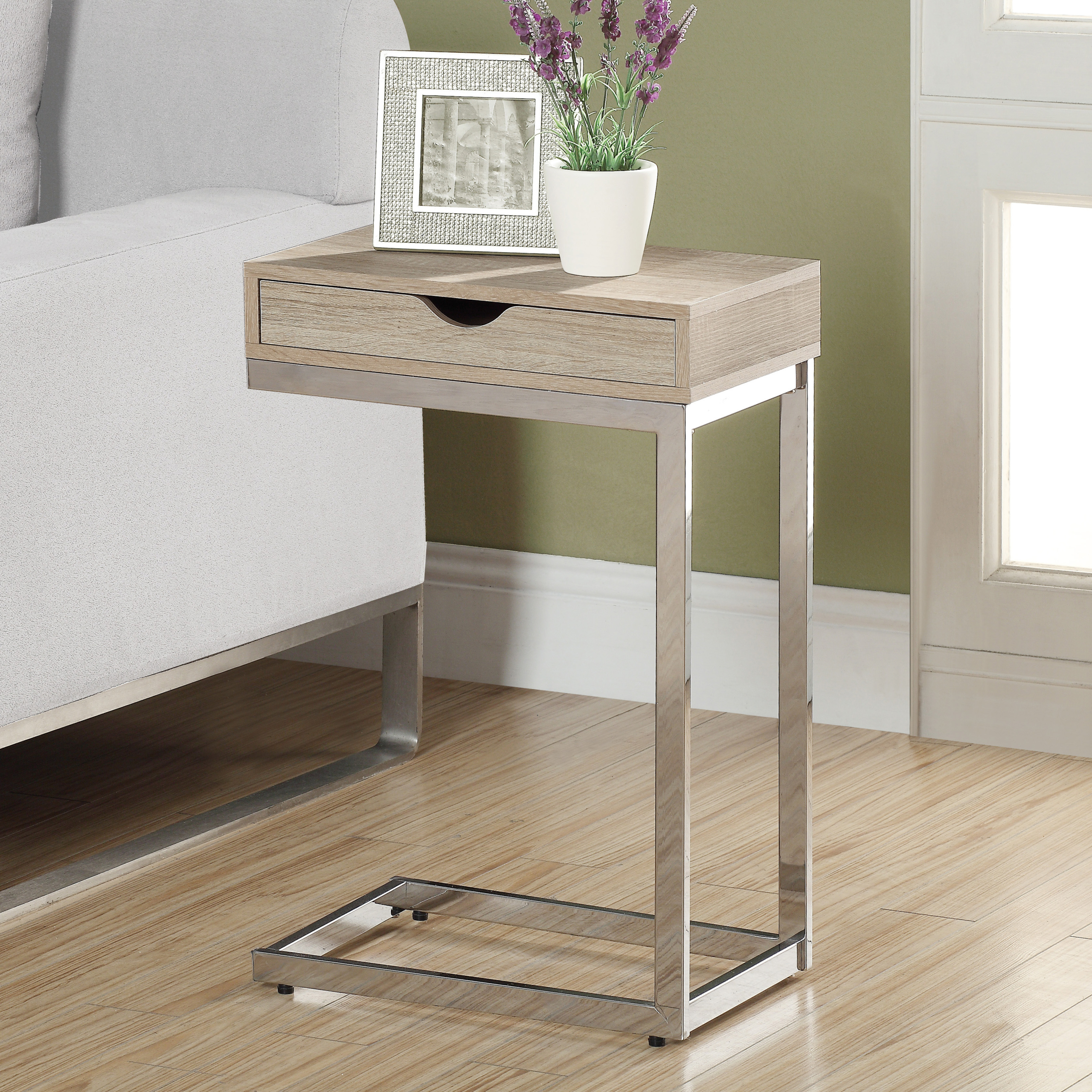 Валберис прикроватные столики. Столик прикроватный Барри уно. Тумбочка Seraphina Side Table. Прикроватный столик задвижной. Прикроватный столик хром Silver 90.