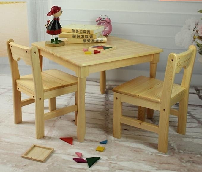 best table and chairs for 1 year old