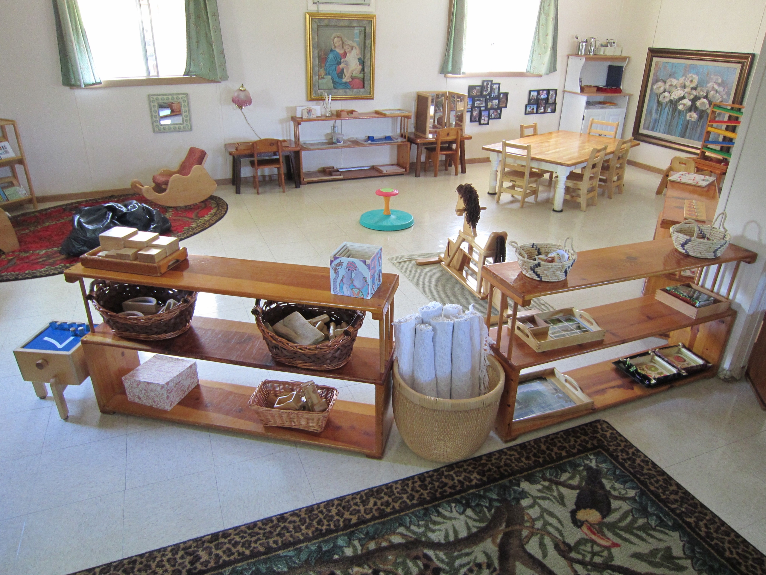 Toddler room at Montessori School of Maui | Early ...