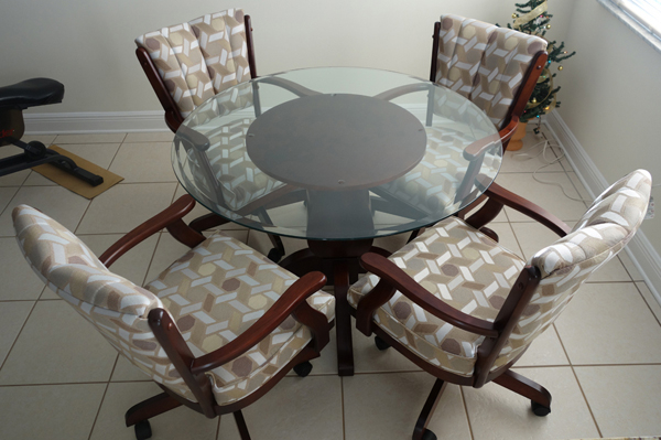 Set Of 4 Kitchen Chairs With Casters, Round Kitchen Table With Chairs On Wheels