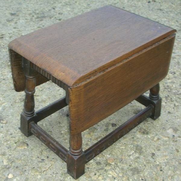 Oak drop leaf coffee table. - Tables - coffee -