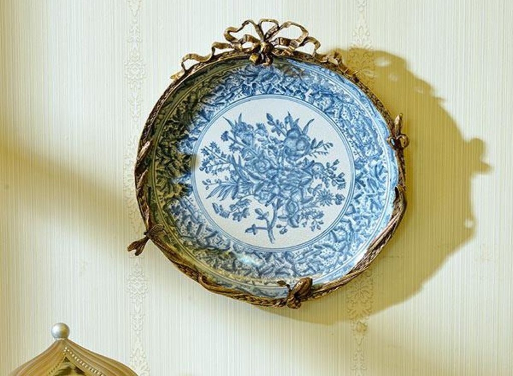 Decorative Plates To Hang On Bedroom Wall