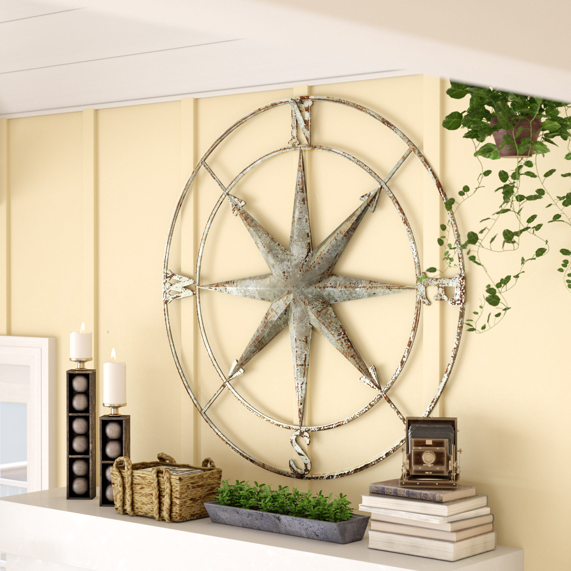 Round Metal Compass Wall D&eacute;cor