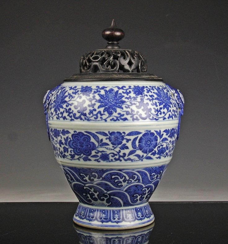 ANTIQUE CHINESE BLUE AND WHITE PORCELAIN VASE - DAOGUANG ...