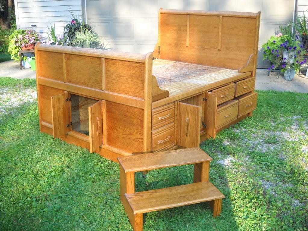 Oak captains store bed