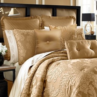 Colonial 4 Piece Comforter Set