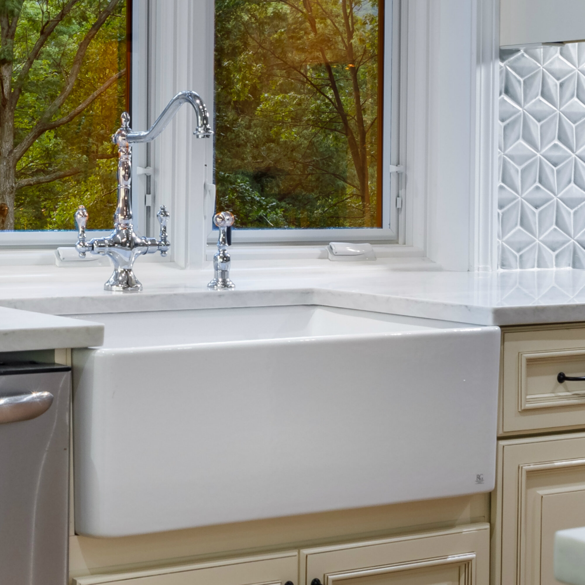 Fireclay Butler 29.5" L X 18.5" W Farmhouse Kitchen Sink