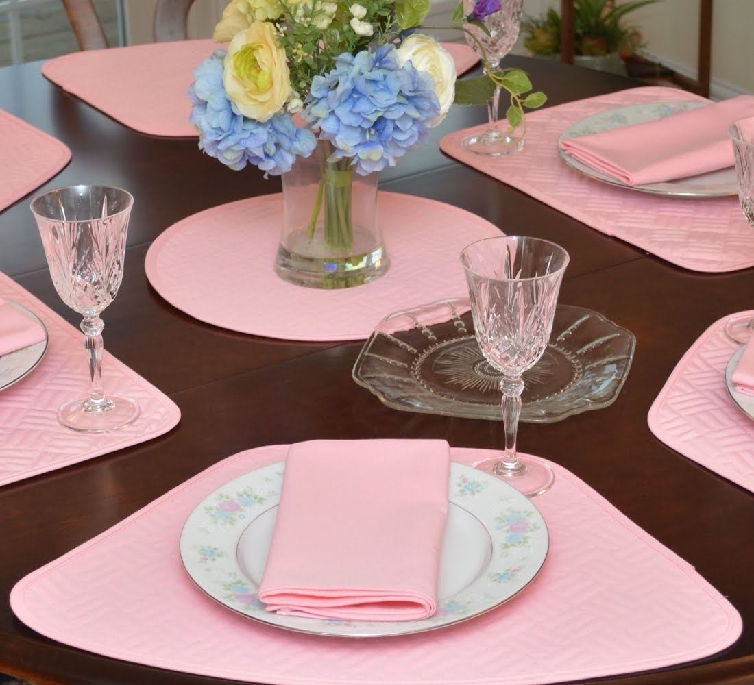Magnificent Placemats Along With Round Blue Porcelain ...