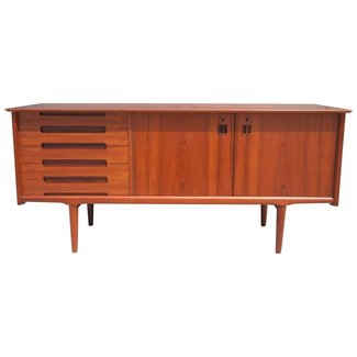 Mid Century Modern Teak Credenza at 1stdibs
