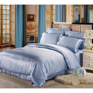 11 Cool Heavenly Blue Comforters for a Peaceful Bedroom!
