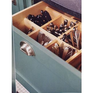 https://visualhunt.com/photos/13/how-to-deal-with-deep-kitchen-drawers-live-simply-by-annie.jpg?s=wh2
