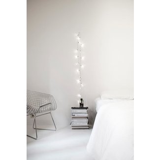 How You Can Use String Lights To Make Your Bedroom