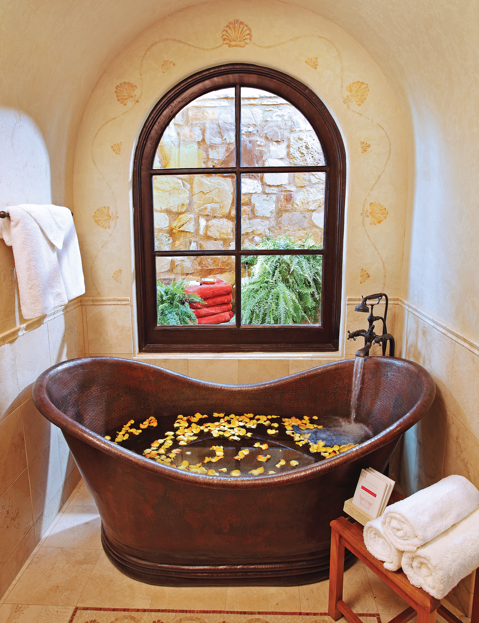 https://visualhunt.com/photos/13/japanese-style-soaking-tub-give-asian-accent-to-your-7.jpg