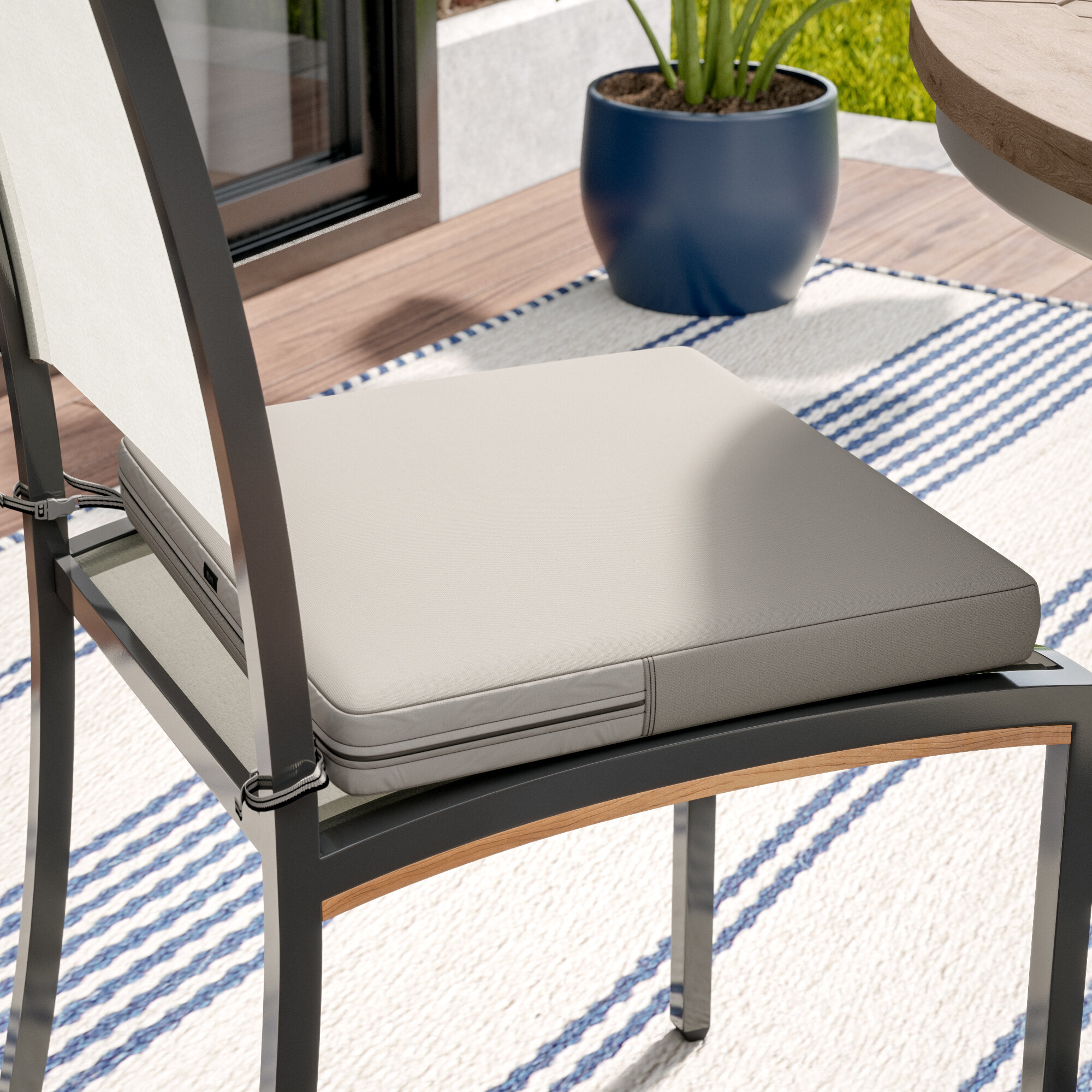 Kendala Indoor/Outdoor Cushion Cover with Foam