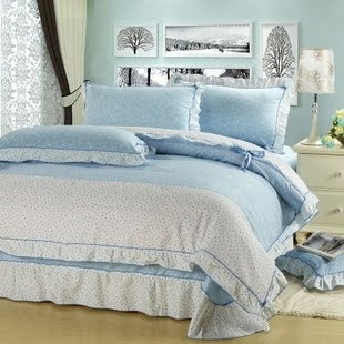 light blue comforter with ruched lines