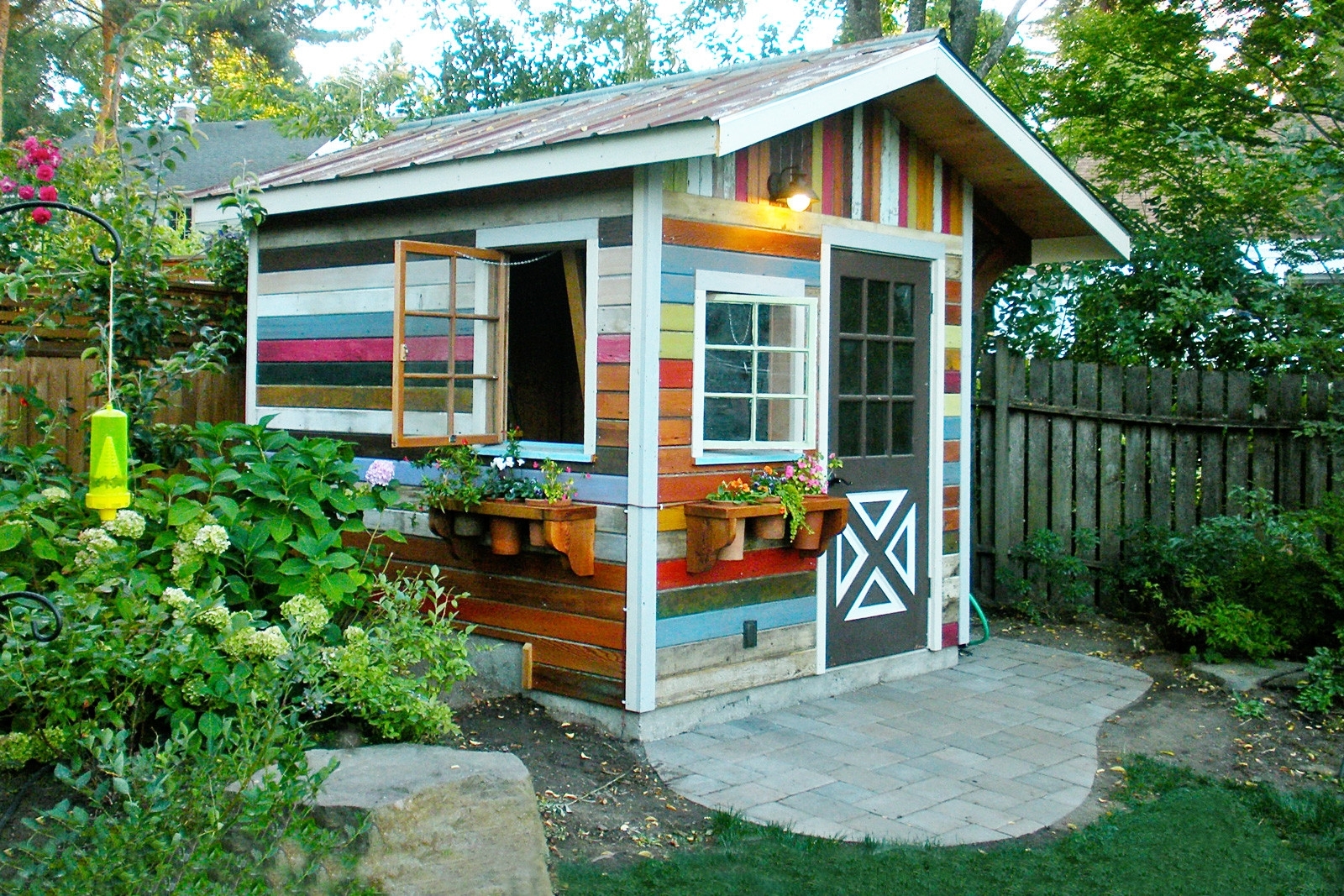 Storage Sheds Turned Into Homes / A Garden Shed Is Transformed Into A ...