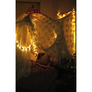 Lovely Fairy Lights Bedroom Tumblr - Creative Maxx Ideas