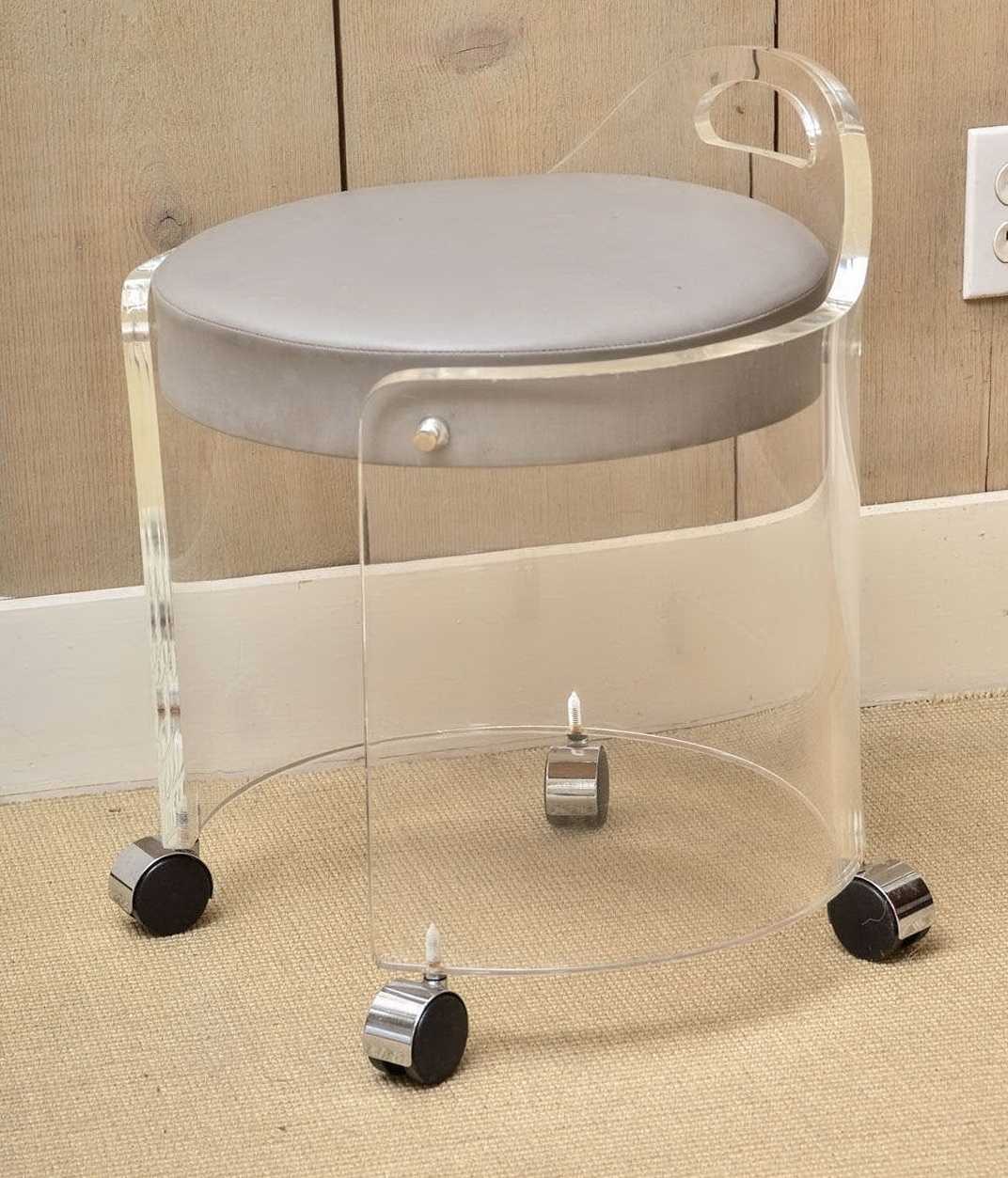 makeup stool with wheels