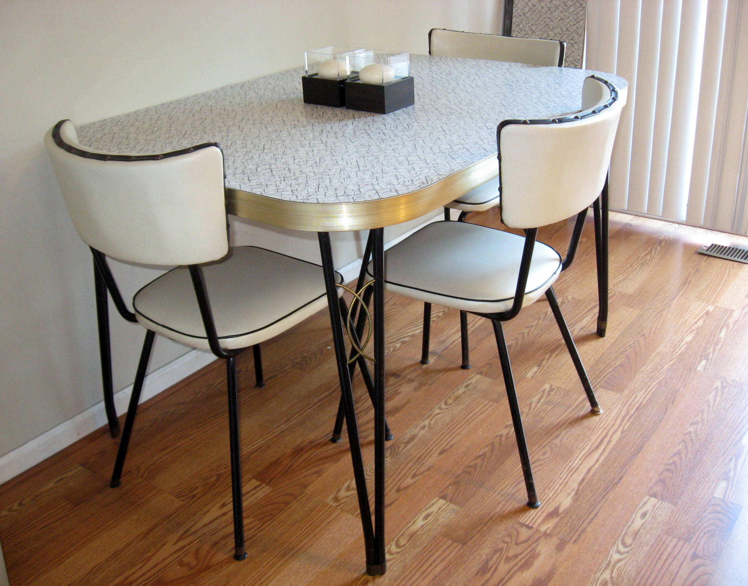Retro Kitchen Table And Chairs Visualhunt, Vintage Metal Kitchen Table And Chairs