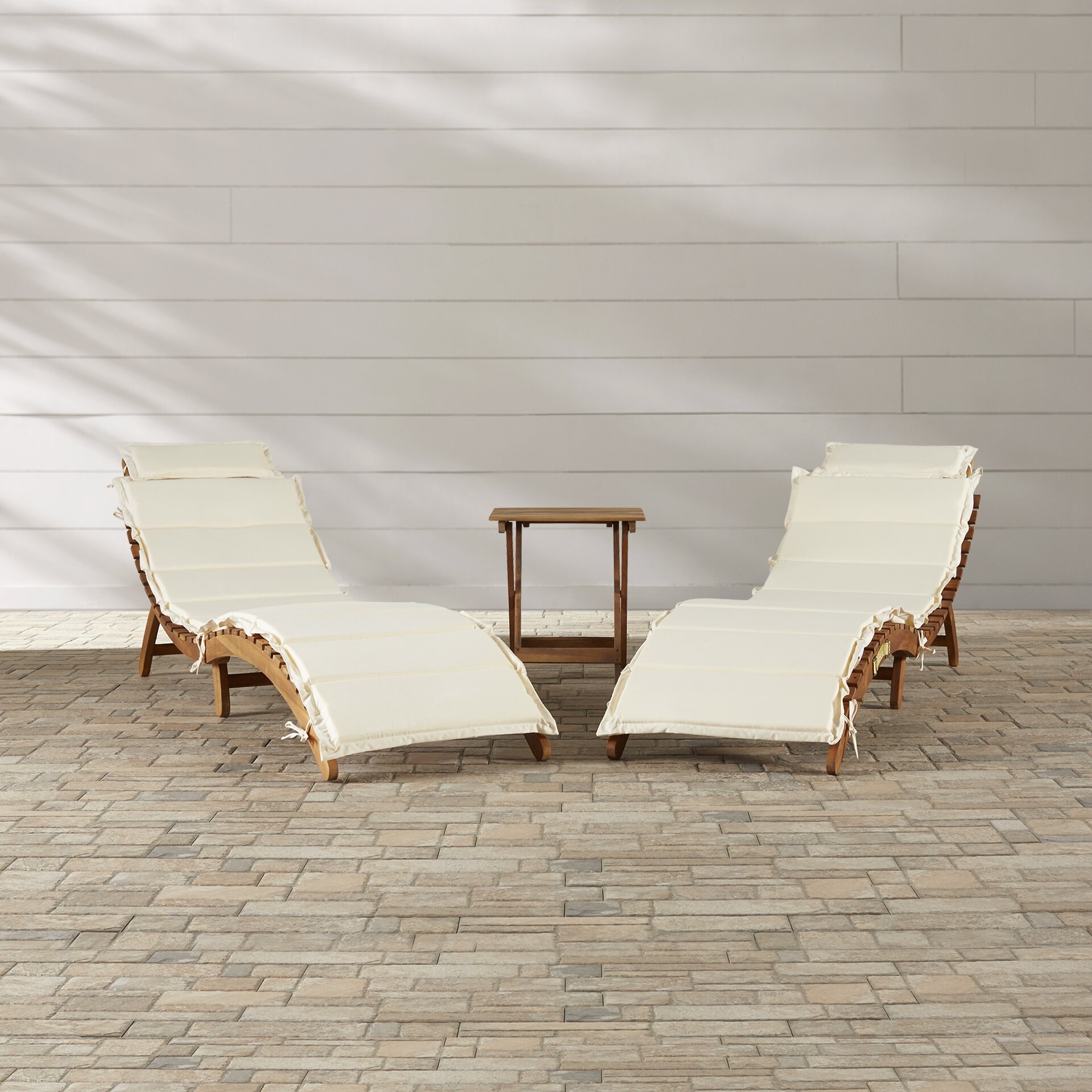 4 Expert Tips To Choose Outdoor Chaise & Lounge Chairs