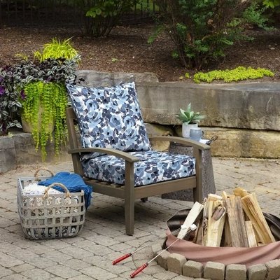 https://visualhunt.com/photos/14/blue-flower-polyester-blend-outdoor-lounge-chair-cushion.jpeg?s=car