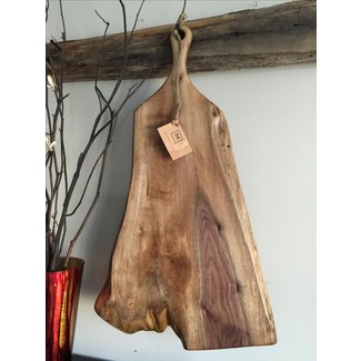 Live Edge Cutting Board With Handle — Lost Objects, Found Treasures