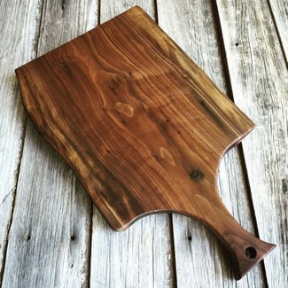 Live Edge Cutting Board With Handle — Lost Objects, Found Treasures