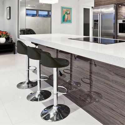 Черный металлический барный стул с регулируемой высотой