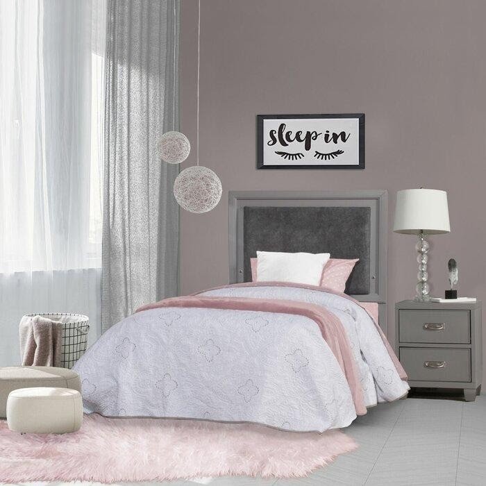 Gray Manufactured Wood Traditional Bedroom Set