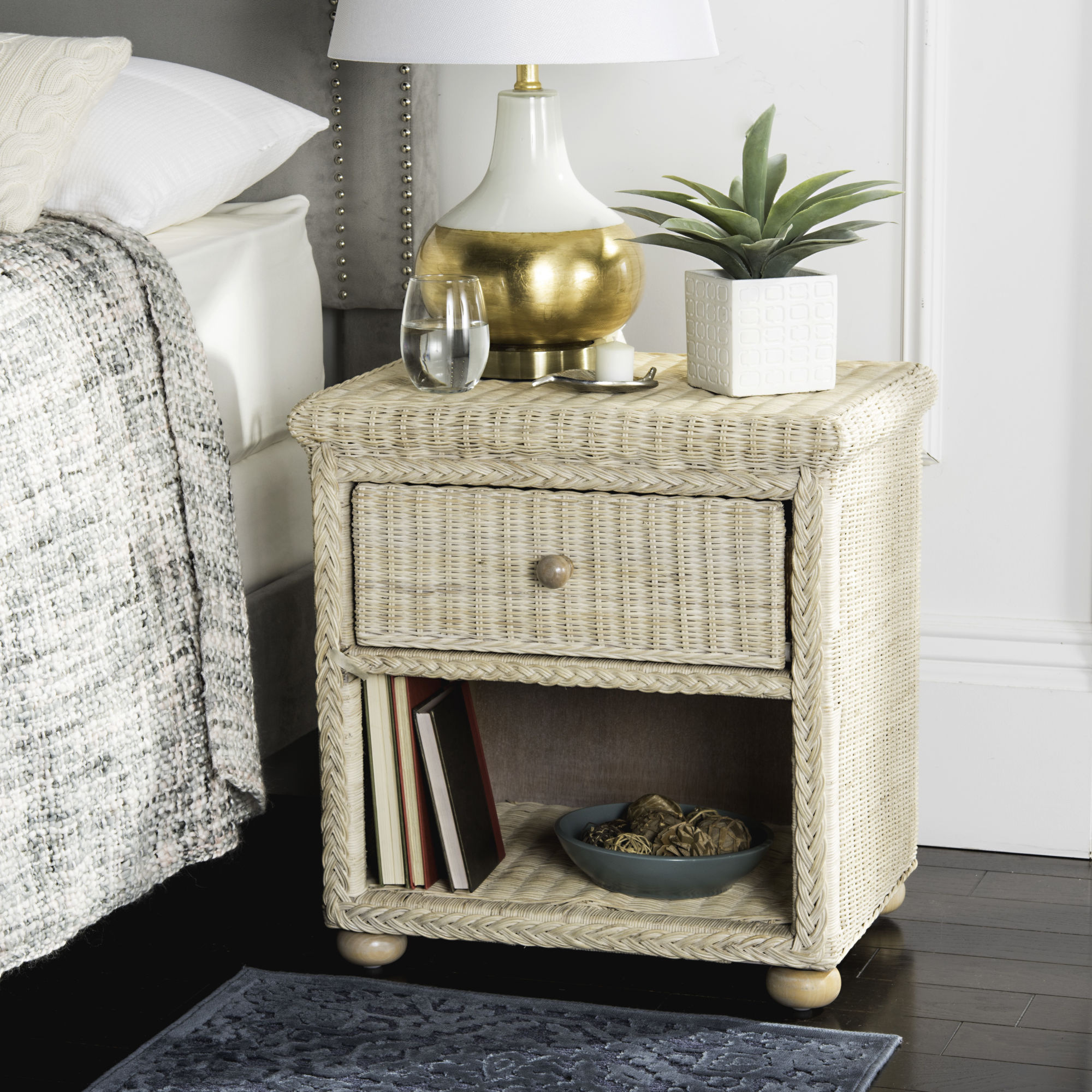 5 Experts Tips To Choose A Nightstand VisualHunt